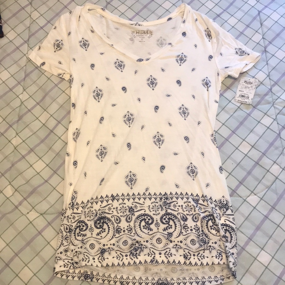 a soft white teshirt